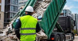 Вывоз строительного мусора в Бийске: услуги лицензированной компании — ПроМусор